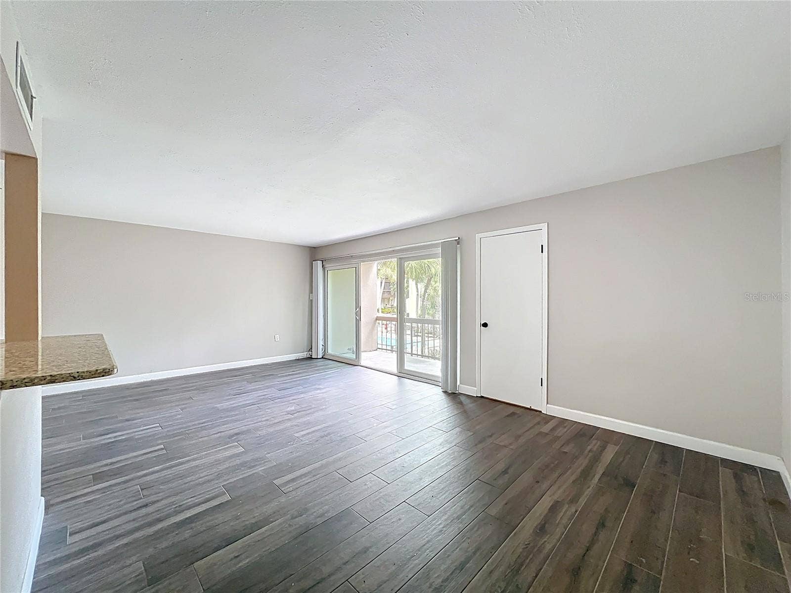 590 ORANGE DRIVE, #136, Altamonte Springs, FL 32701 Living Room