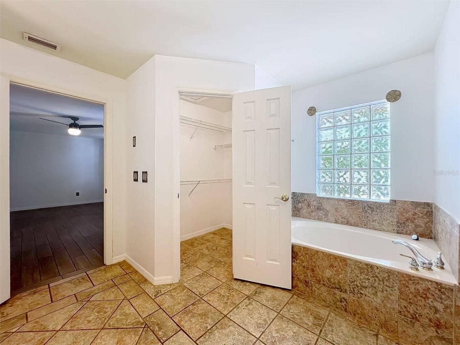 9144 GALLEON COURT, Orlando, FL 32819 9144 GALLEON COURT, Orlando, FL 32819