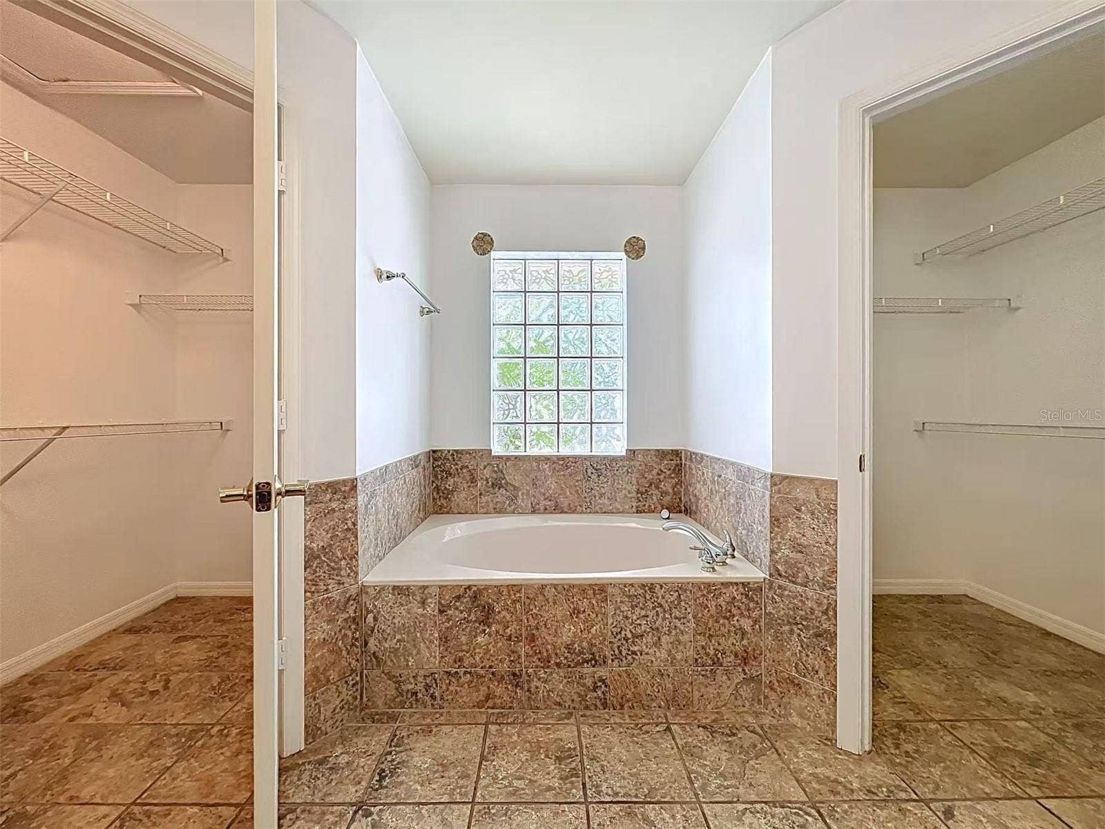 9144 GALLEON COURT, Orlando, FL 32819 9144 GALLEON COURT, Orlando, FL 32819