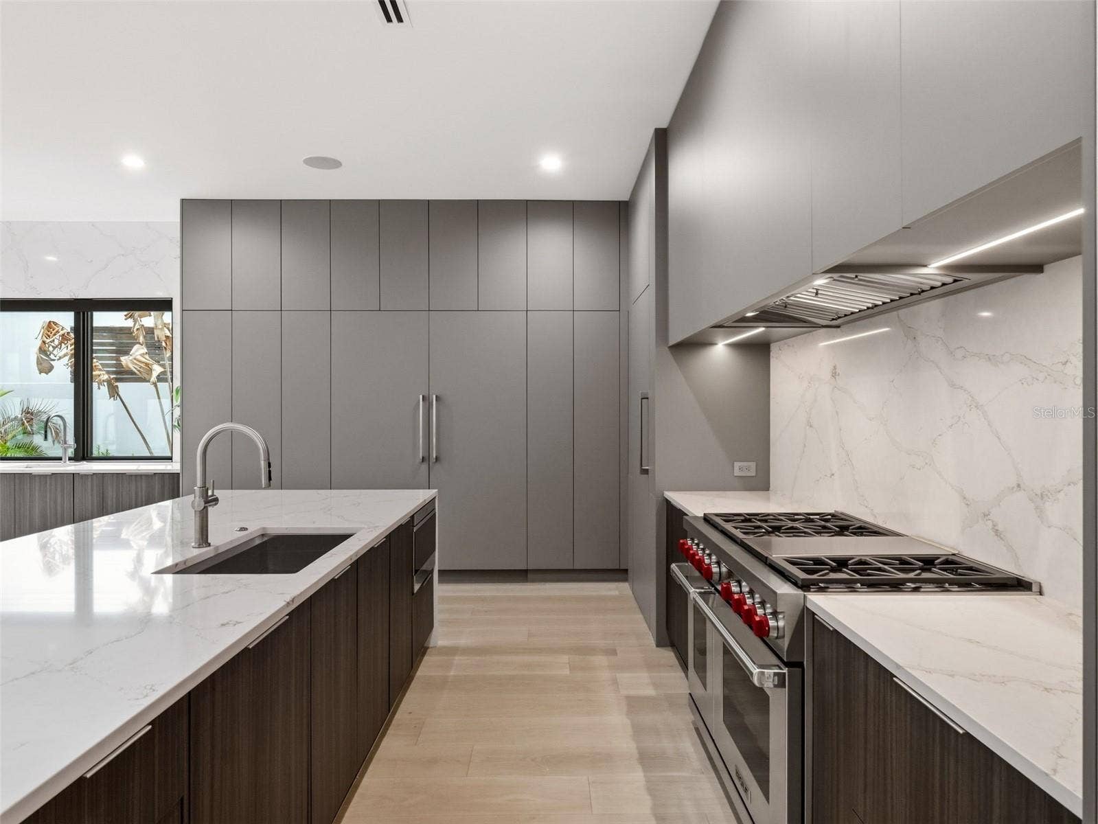 8643 FARTHINGTON WAY, Orlando, FL 32827 Gourmet Kitchen