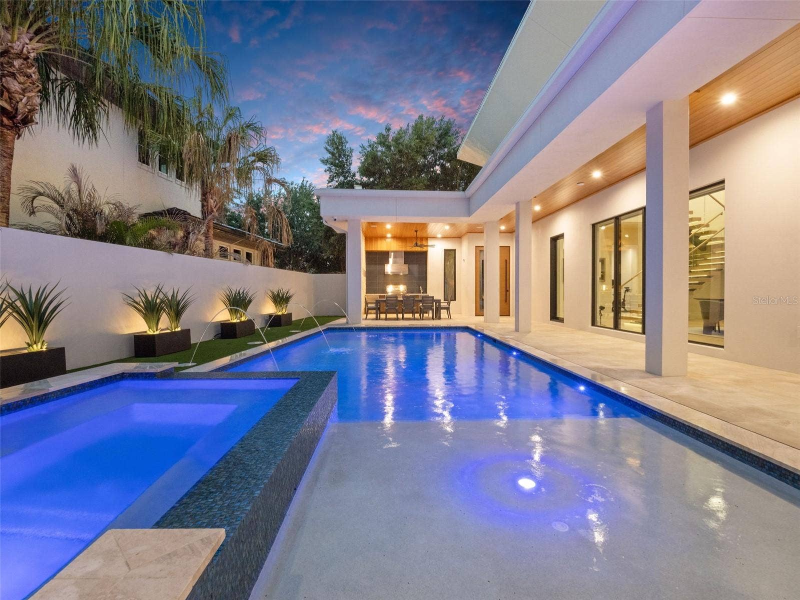8643 FARTHINGTON WAY, Orlando, FL 32827 Pool & Spa at Dusk