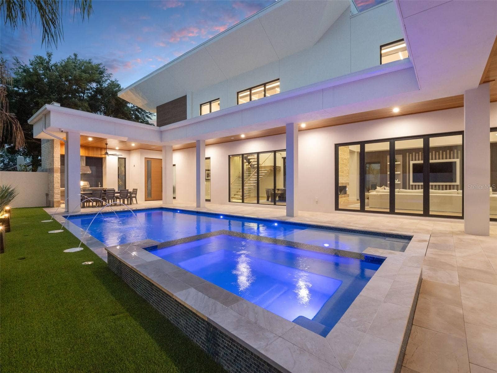 8643 FARTHINGTON WAY, Orlando, FL 32827 Pool & Spa at Dusk