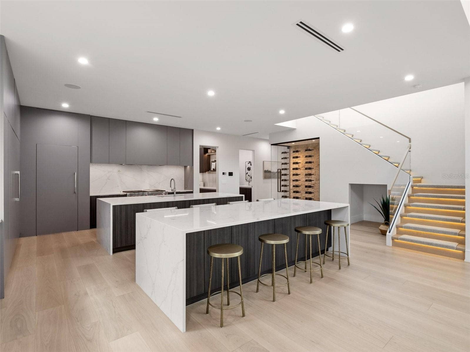 8643 FARTHINGTON WAY, Orlando, FL 32827 Gourmet Kitchen