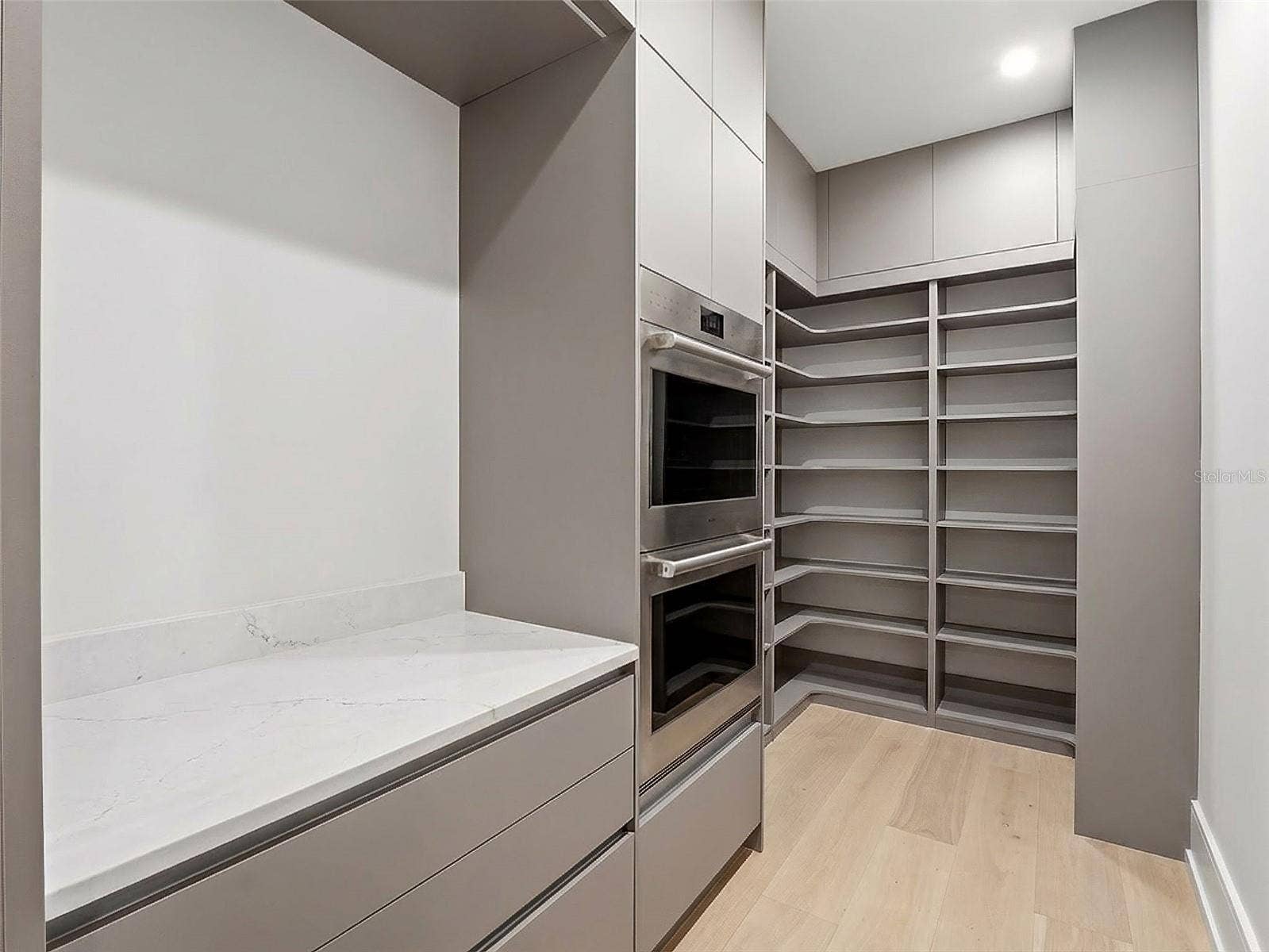 8643 FARTHINGTON WAY, Orlando, FL 32827 Walk-In Pantry