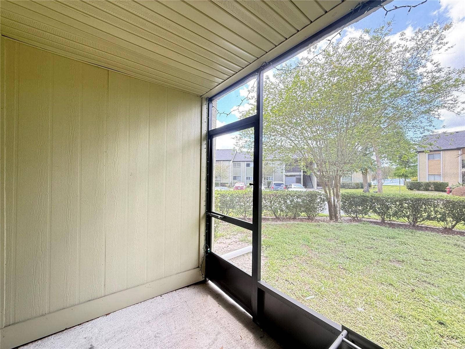 950 LAKE DESTINY ROAD, #B, Altamonte Springs, FL 32714 screened rear porch