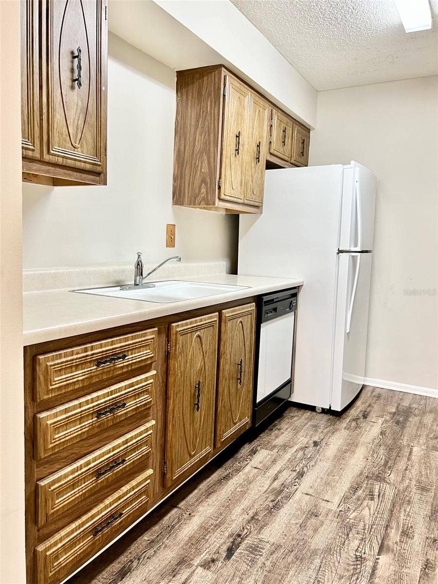 506 ORANGE DRIVE, #15, Altamonte Springs, FL 32701 Kitchen