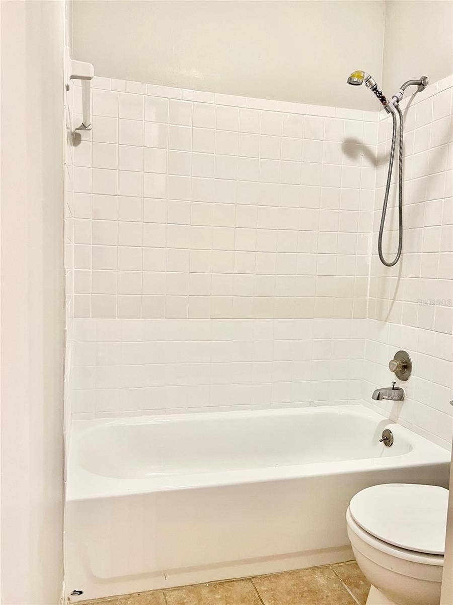 506 ORANGE DRIVE, #15, Altamonte Springs, FL 32701 Bathroom