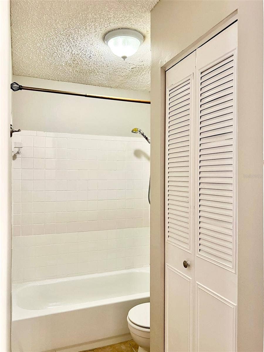 506 ORANGE DRIVE, #15, Altamonte Springs, FL 32701 Bathroom