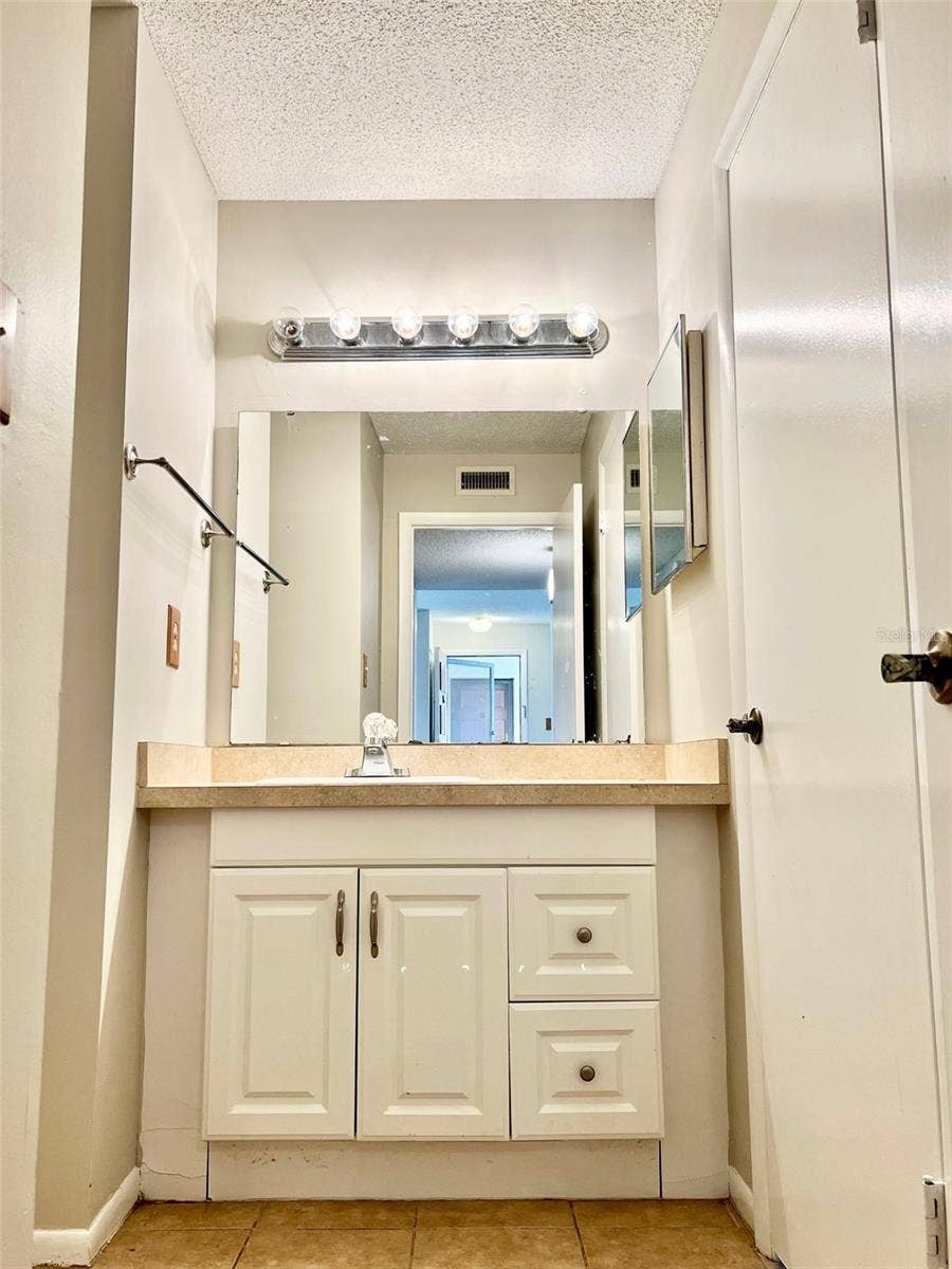 506 ORANGE DRIVE, #15, Altamonte Springs, FL 32701 Bathroom