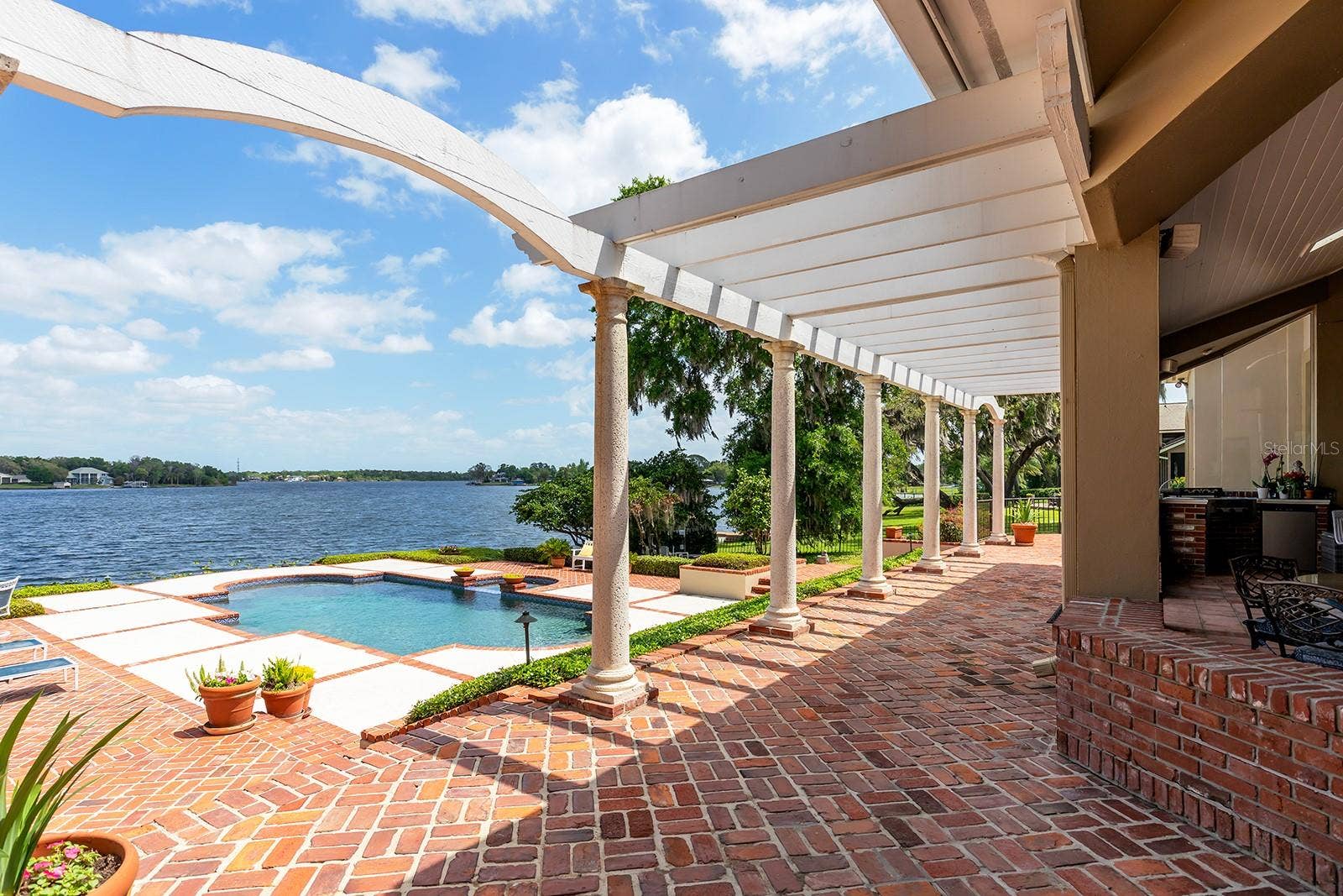 1351 N CLASSIC COURT, Longwood, FL 32779 Oversized lanai and pool deck area perfect for entertaining.