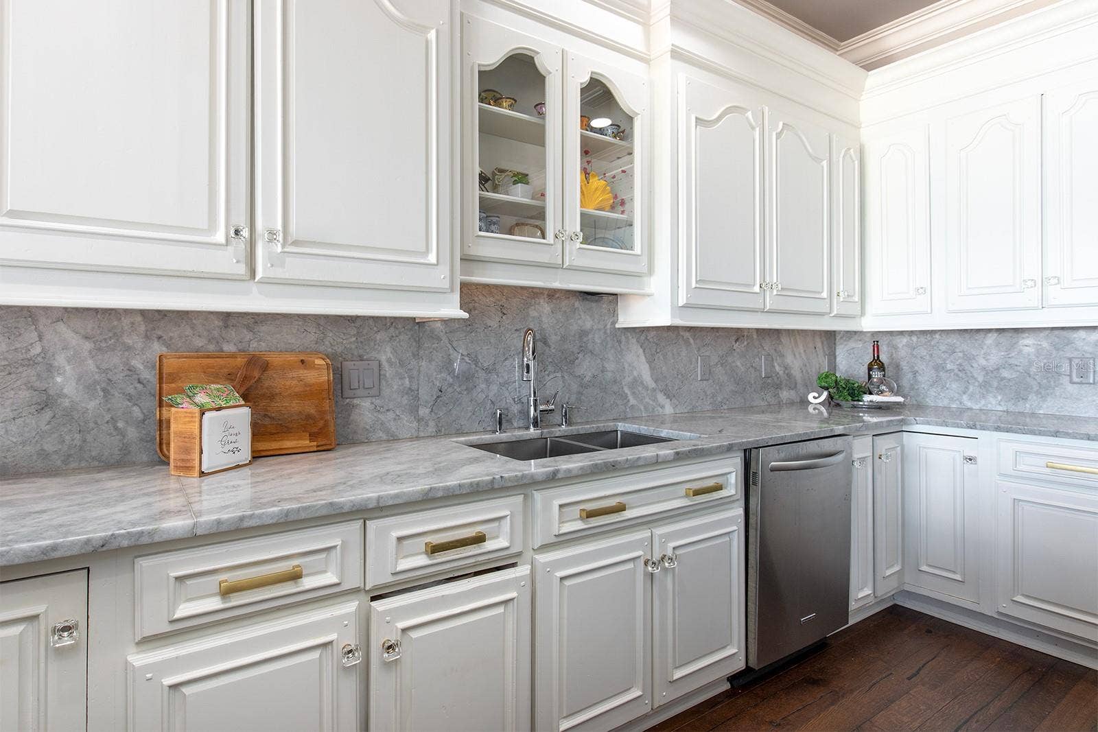 1351 N CLASSIC COURT, Longwood, FL 32779 Plenty of counterspace and custom cabinetry