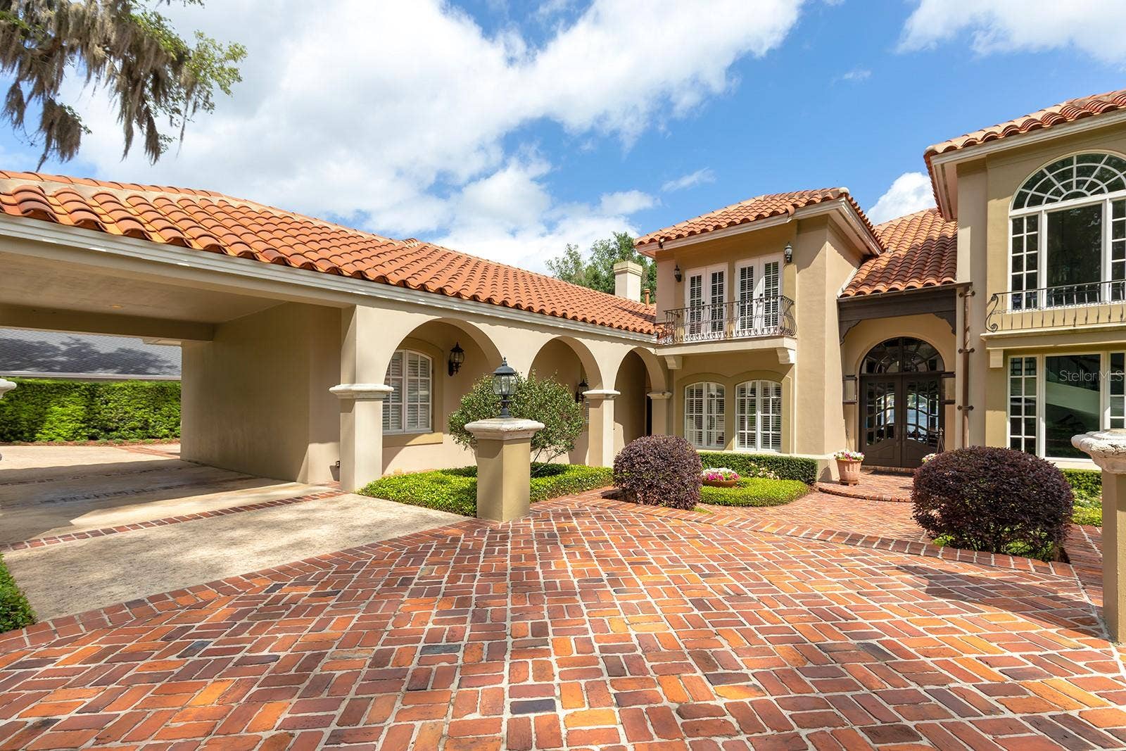 1351 N CLASSIC COURT, Longwood, FL 32779 Elegant entry features include PORTE-COCHERE.