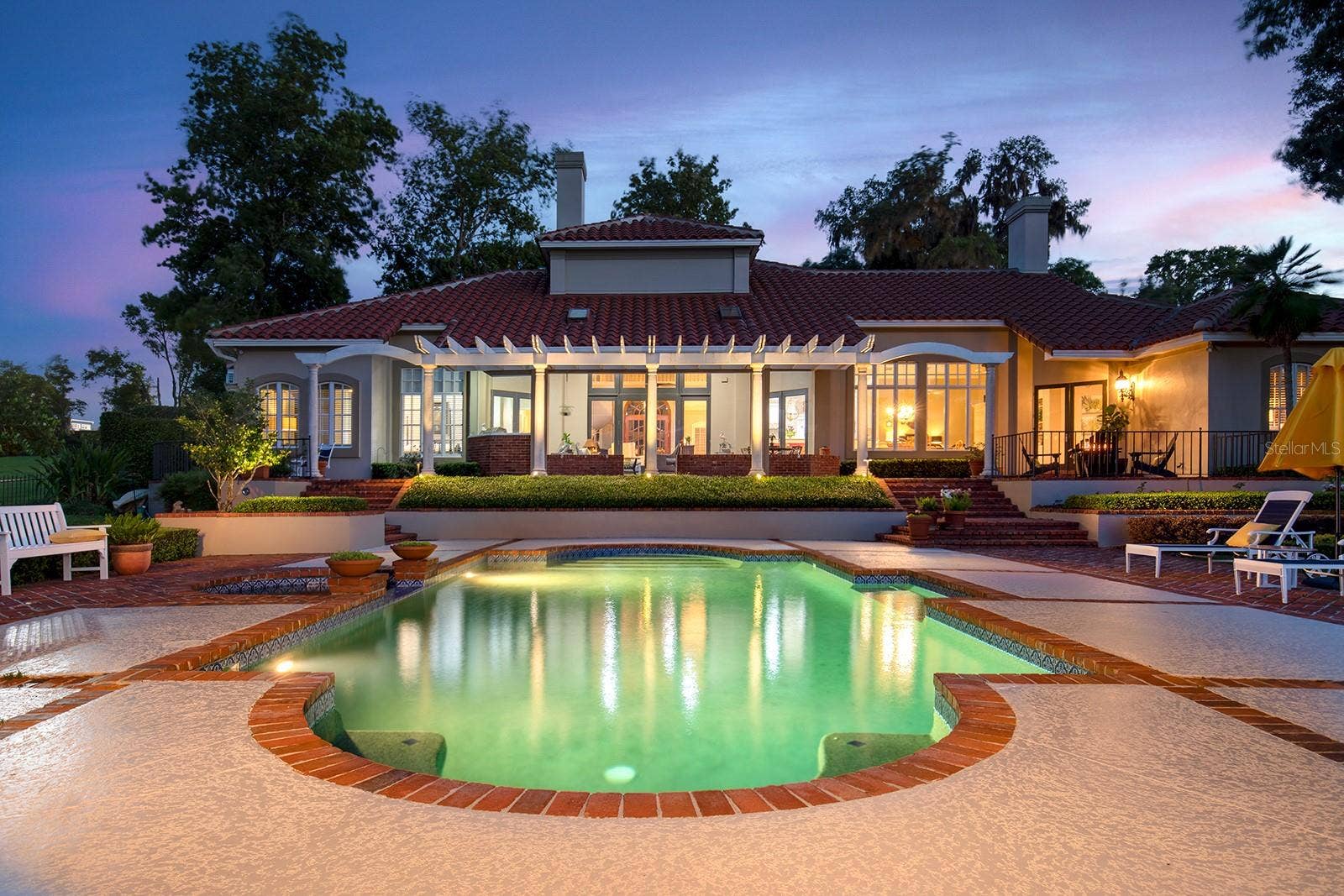 1351 N CLASSIC COURT, Longwood, FL 32779 Why not go for a romantic moonlight swim?