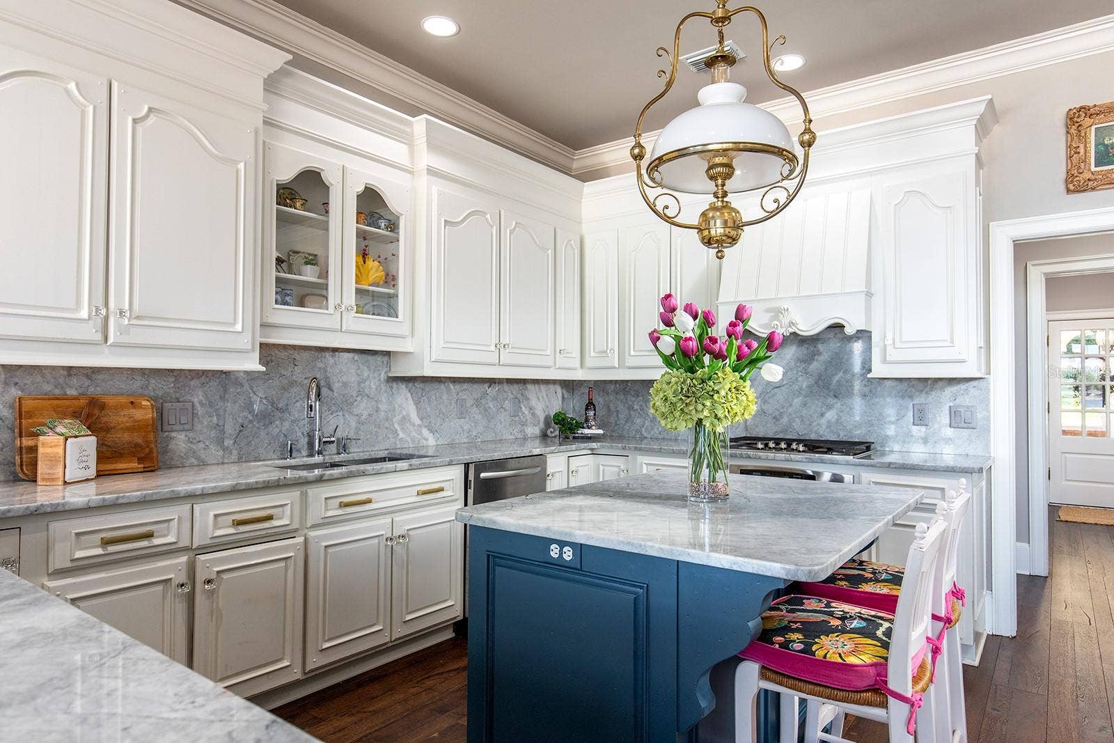1351 N CLASSIC COURT, Longwood, FL 32779 An abundance of cabinetry, storage, island, massive STAINLESS-STEEL appliances, GRANITE prep space & HIGH-END fixtures make this functional as well as impressive.
