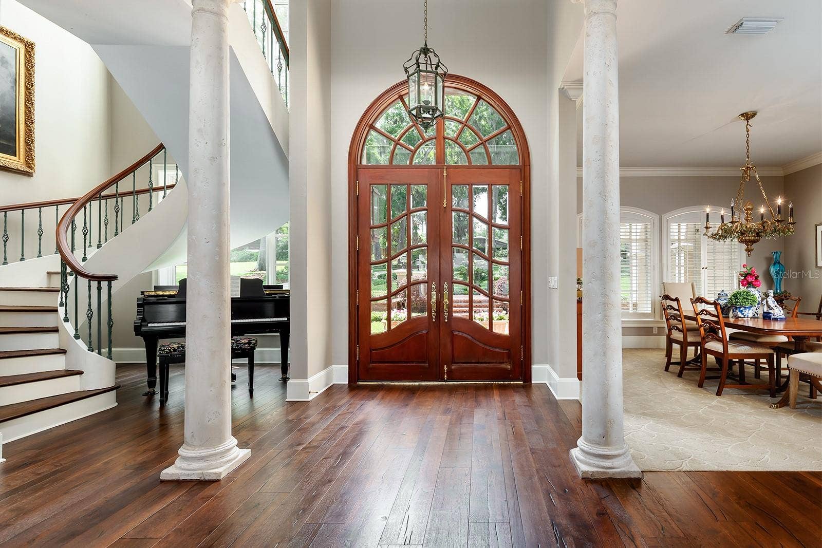 1351 N CLASSIC COURT, Longwood, FL 32779 Spacious entry welcomes your guests. Formal dining and living room right off the kitchen and spiral staircase lead to the upper floor, loft, bedroom and bath.