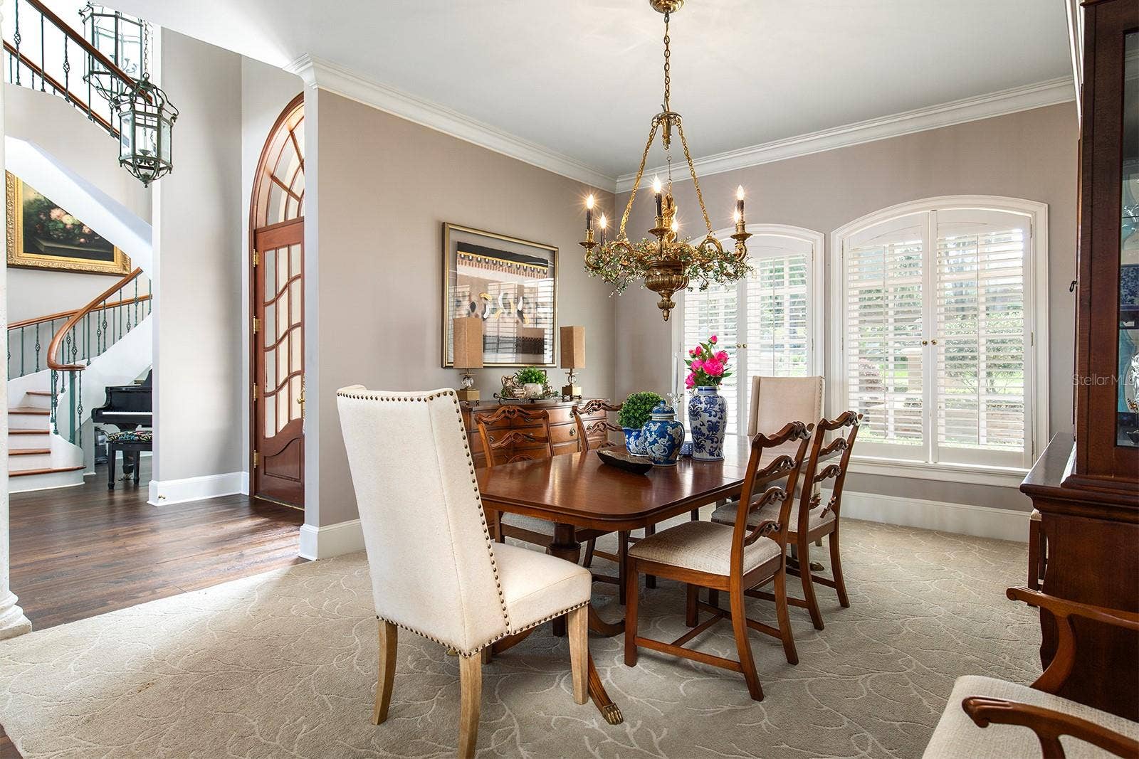 1351 N CLASSIC COURT, Longwood, FL 32779 Elegant formal dining and plenty of space for larger gatherings.