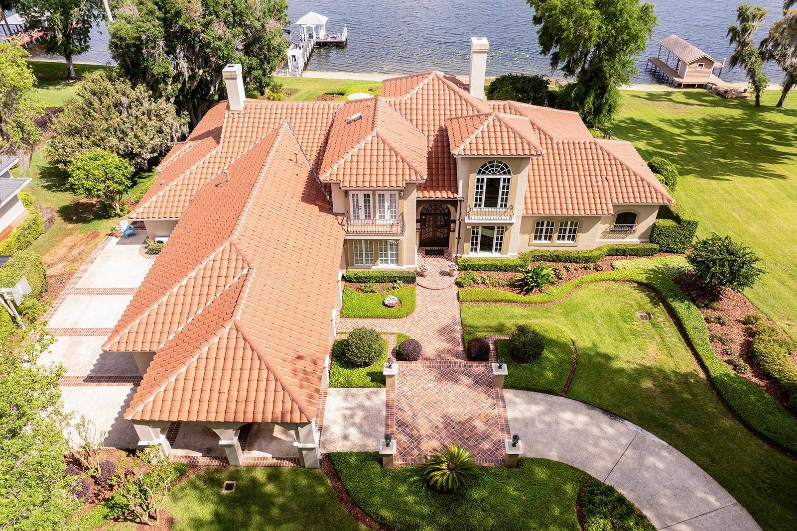 1351 N CLASSIC COURT, Longwood, FL 32779 Desirable location that is close to all shopping, major roadways, restaurants and top schools. Don't miss viewing this incredible property and dare to dream the memories you create here.
