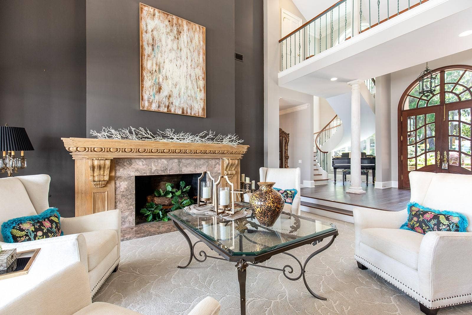 1351 N CLASSIC COURT, Longwood, FL 32779 Right out of a magazine, the rooms are seamless in the blending of levels, tones, finishes and function. All with so much light filling the space.