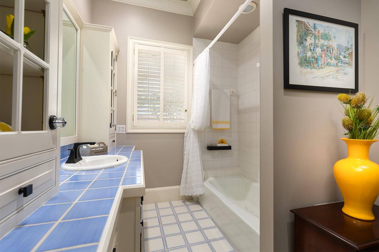1351 N CLASSIC COURT, Longwood, FL 32779 Downstairs bathroom right off the bedroom with the window seat. Such a functional split bedroom plan.