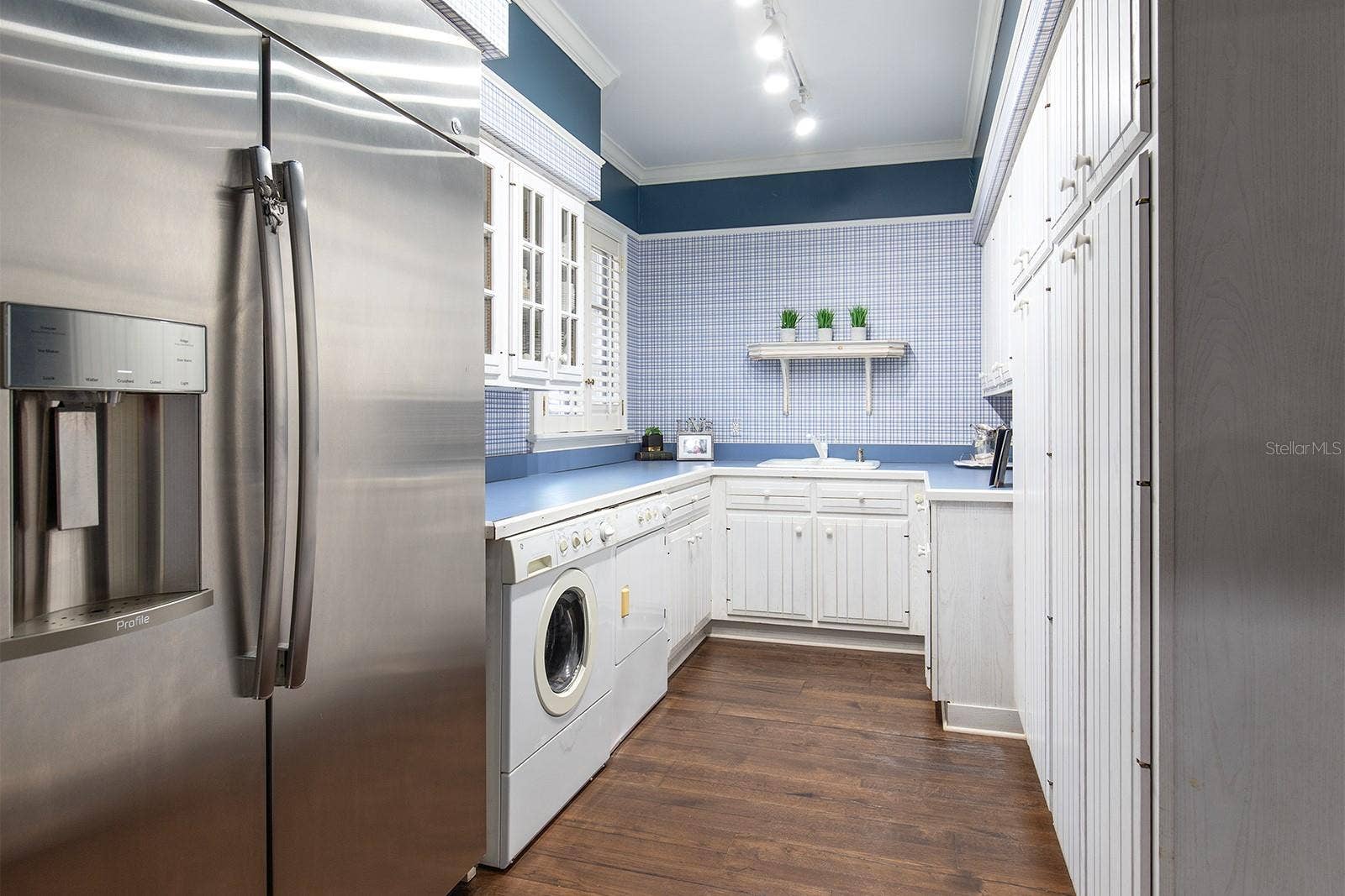 1351 N CLASSIC COURT, Longwood, FL 32779 Look at the size of this laundry room! Situated off the corridor of the side entrance. Equipped with an additional refrigerator, load of cabinetry and plenty of counter space for folding clothes and storage.