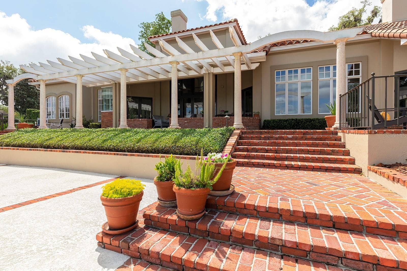 1351 N CLASSIC COURT, Longwood, FL 32779 Attention to detail at every turn.