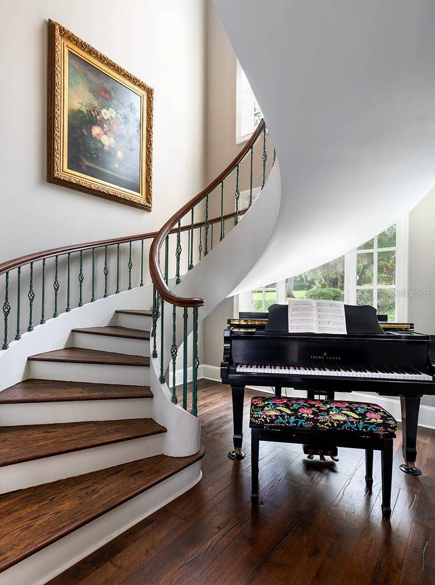 1351 N CLASSIC COURT, Longwood, FL 32779 Spectacular architectural features