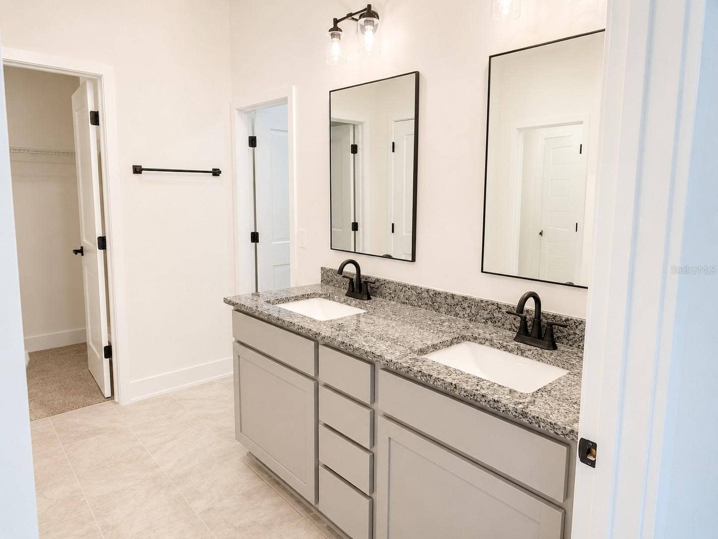 Master Bedroom Bathroom
