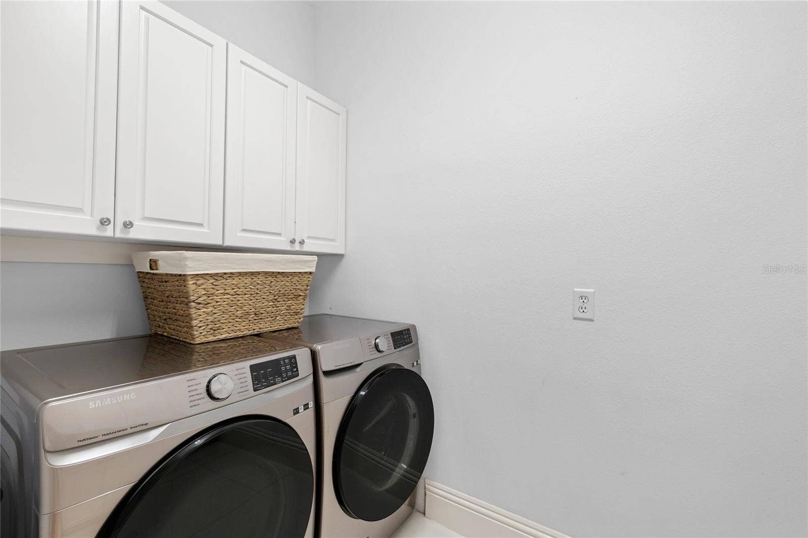 11051 HAWKSHEAD COURT, Windermere, FL 34786 Laundry room - 2 sets of cabinets and counter folding space with sink across from washer/dryer