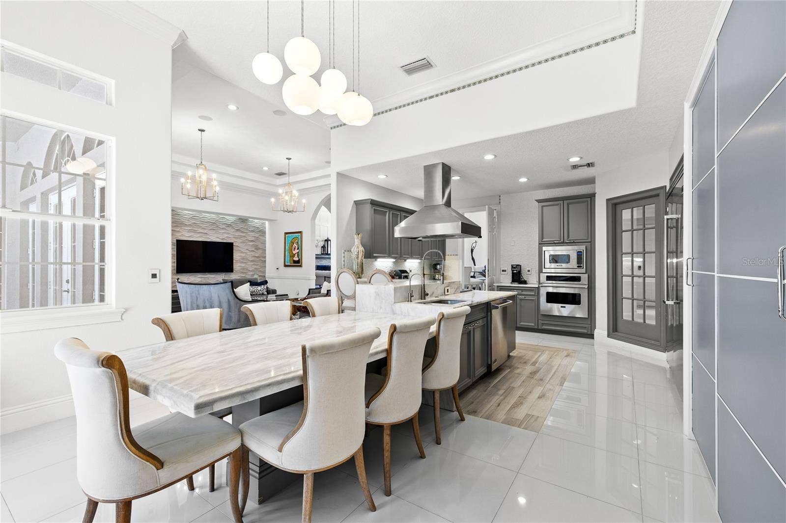 11051 HAWKSHEAD COURT, Windermere, FL 34786 Granite Table in Kitchen perfect for busy mornings or casual dinners, Large sliding pantry doors, french doors to pool area.