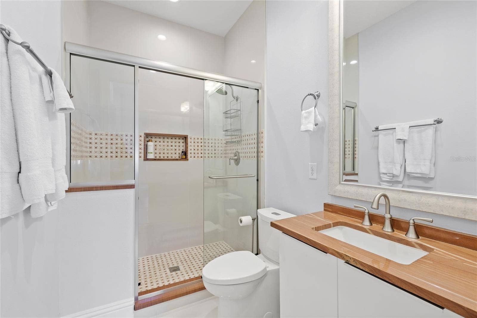 11051 HAWKSHEAD COURT, Windermere, FL 34786 En suite in Bed 5