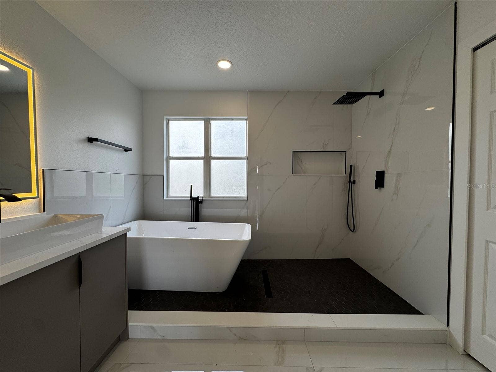 219 LARGOVISTA DRIVE, Oakland, FL 34787 219 LARGOVISTA DRIVE, Oakland, FL 34787