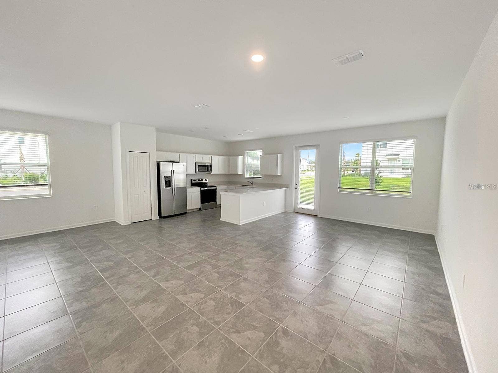 218 NINE IRON DRIVE, Davenport, FL 33896 218 NINE IRON DRIVE, Davenport, FL 33896