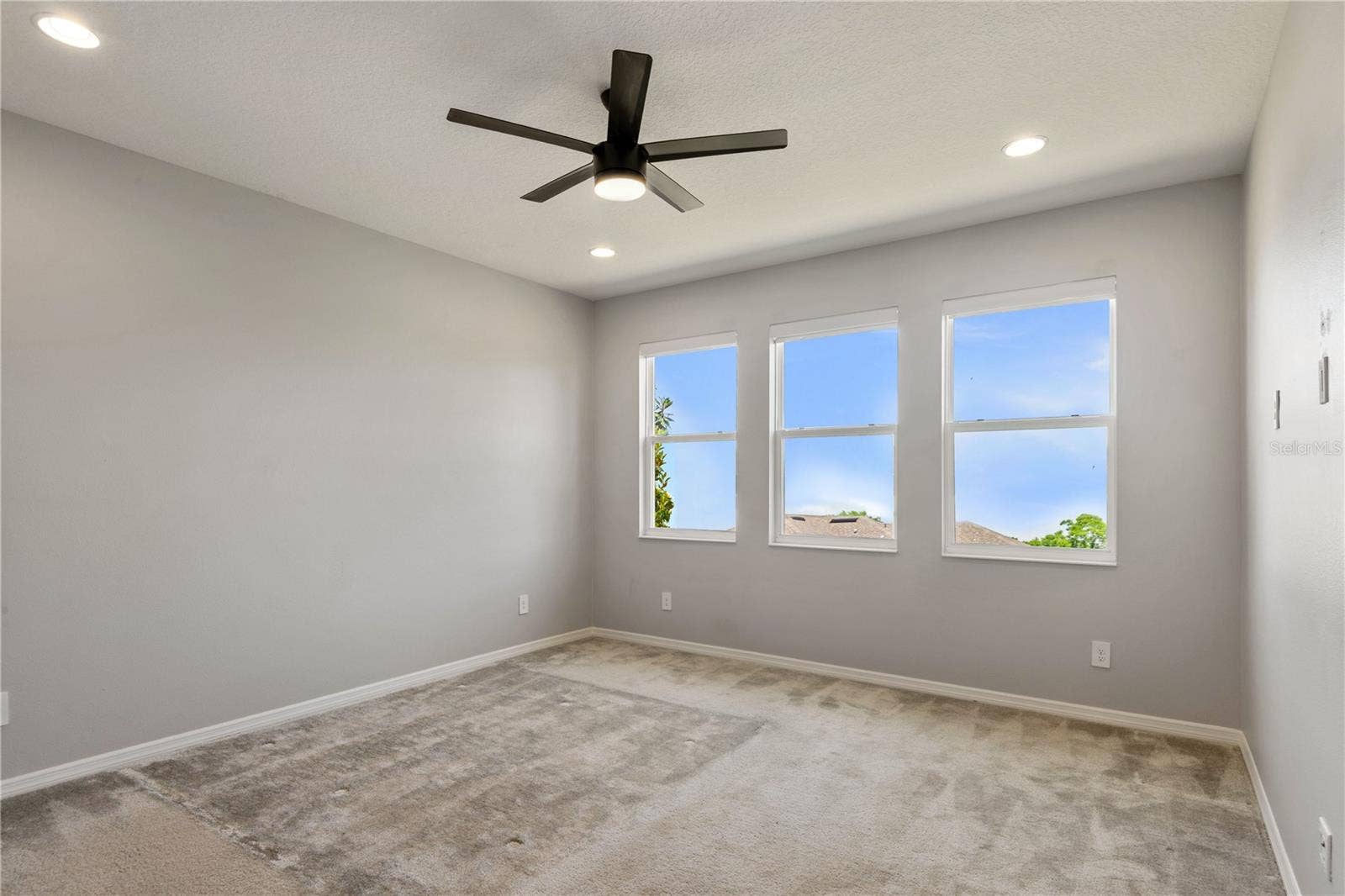 2017 BOSS HEWETT STREET, Oakland, FL 34787 primary suite