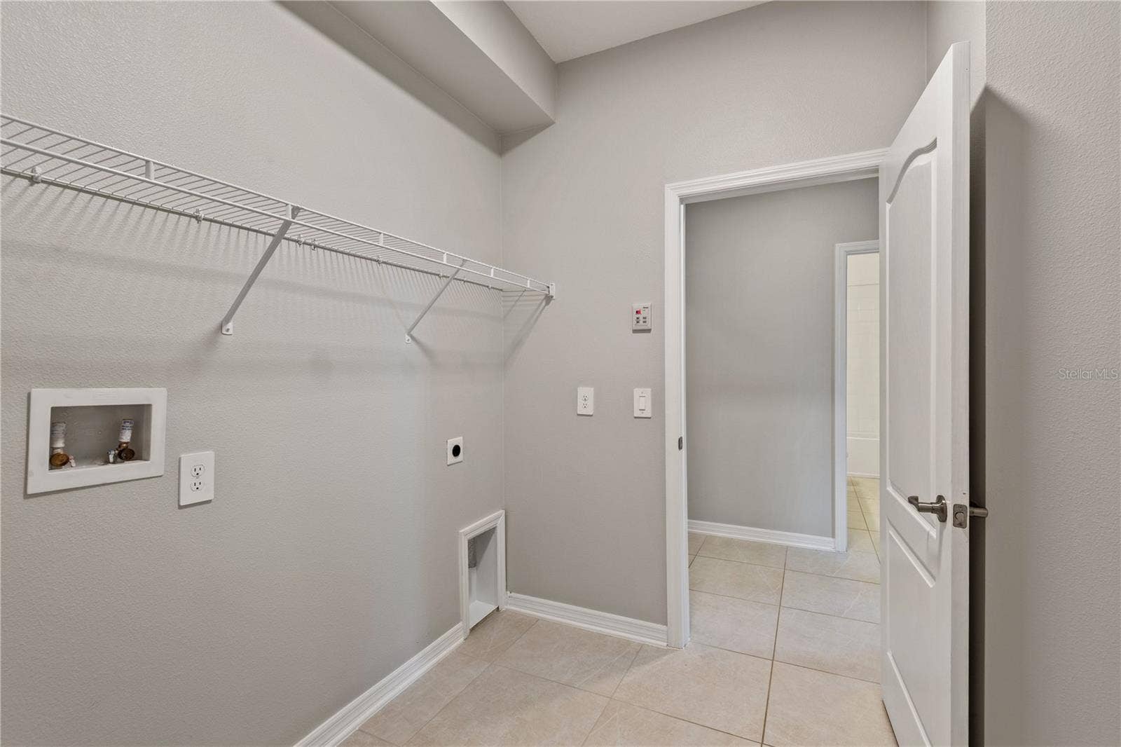 2017 BOSS HEWETT STREET, Oakland, FL 34787 2017 BOSS HEWETT STREET, Oakland, FL 34787