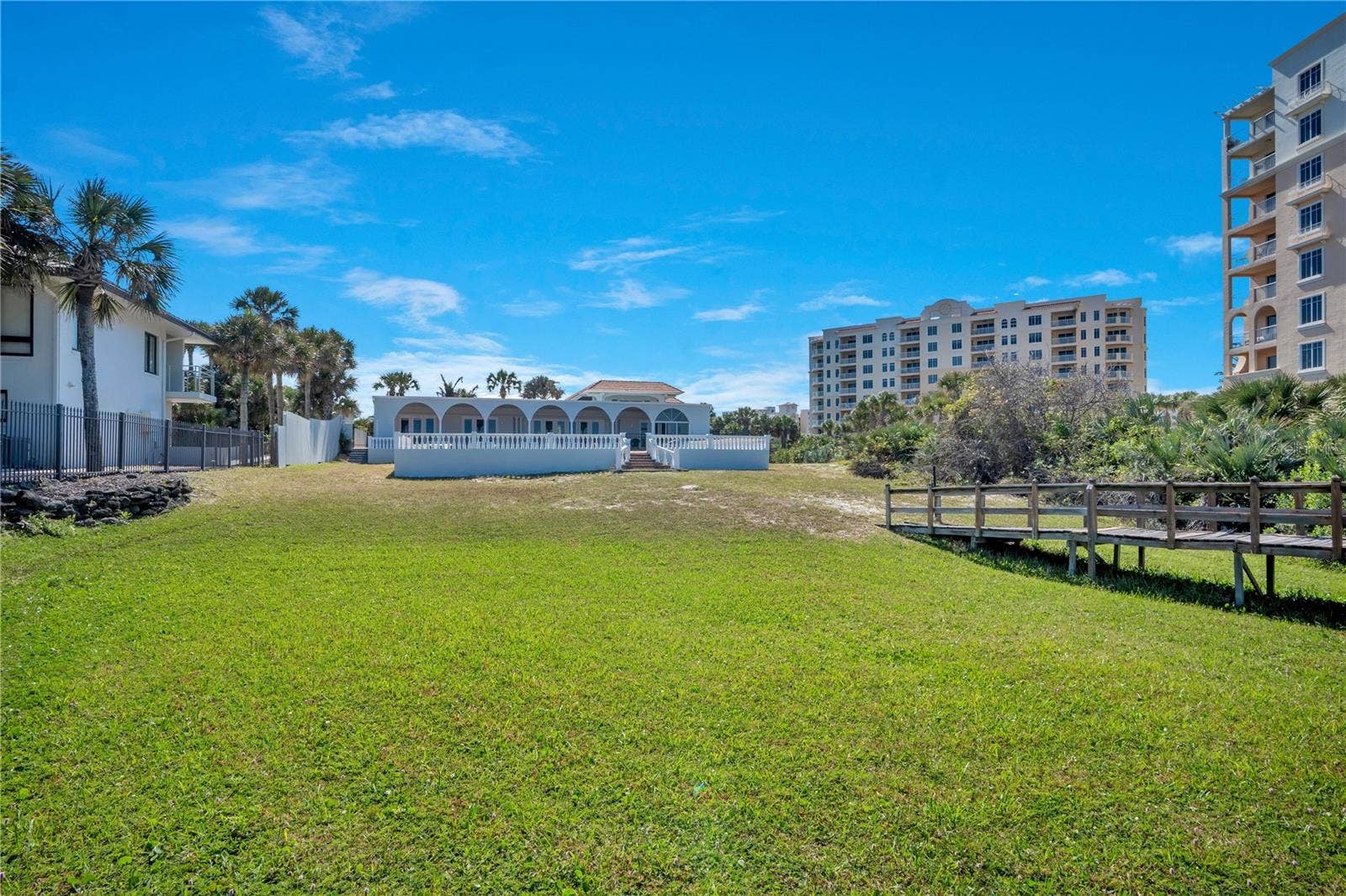 2117 OCEAN DRIVE, New Smyrna Beach, FL 32169 Main Lawn