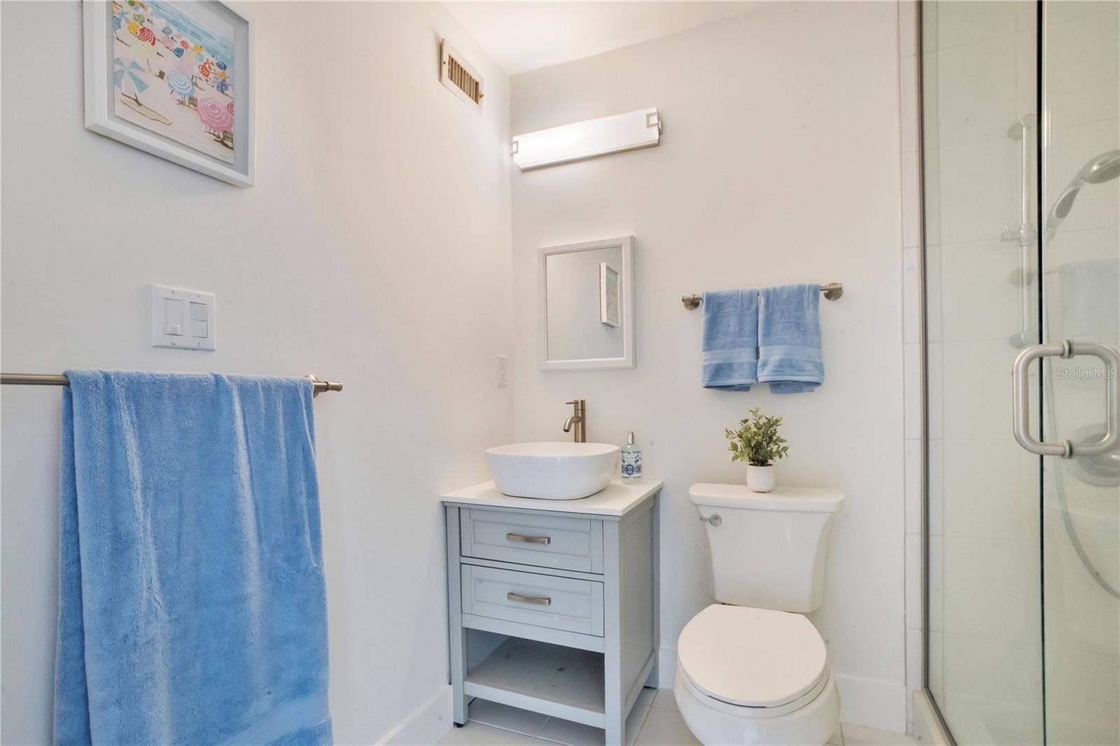 2117 OCEAN DRIVE, New Smyrna Beach, FL 32169 First Floor Bedroom Ensuite
