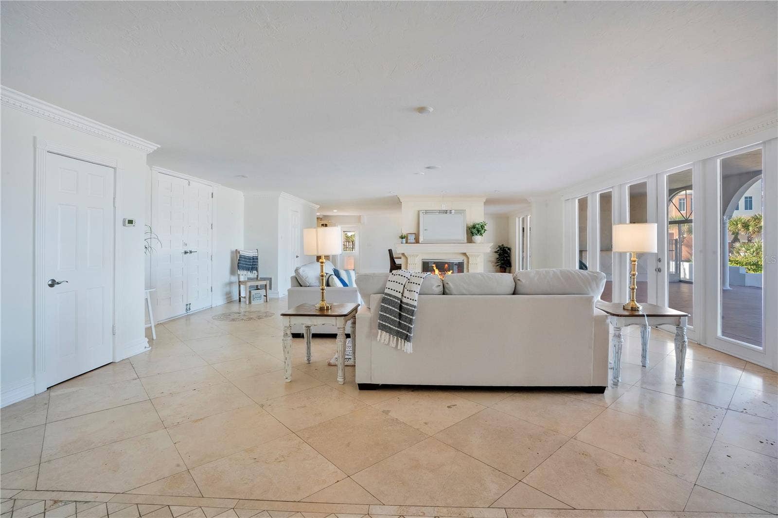 2117 OCEAN DRIVE, New Smyrna Beach, FL 32169 Familly Room