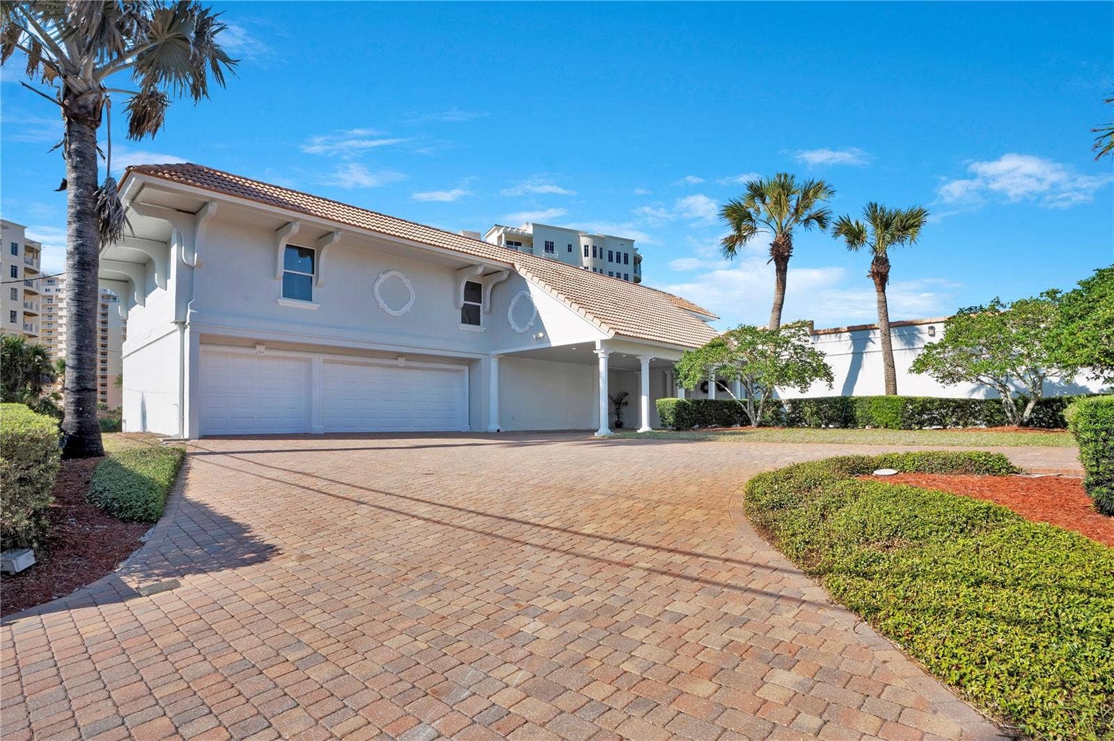 2117 OCEAN DRIVE, New Smyrna Beach, FL 32169 Front Exterior