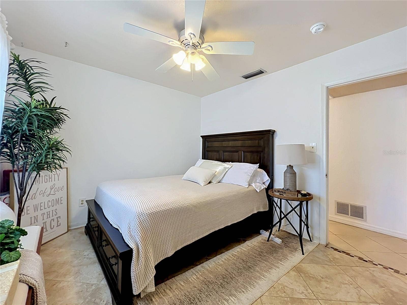 2404 LAUDERDALE COURT, Orlando, FL 32805 2404 LAUDERDALE COURT, Orlando, FL 32805