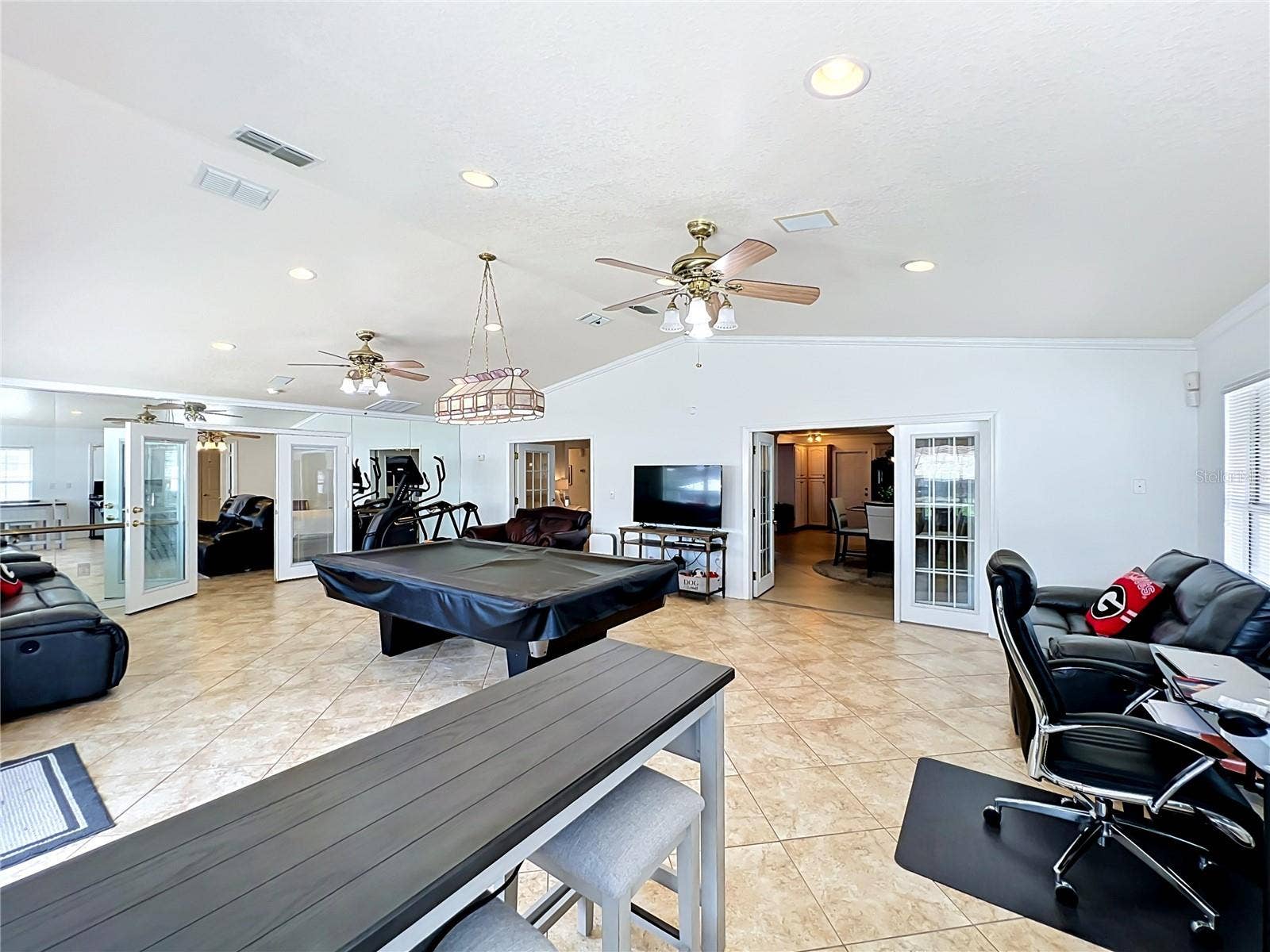 2404 LAUDERDALE COURT, Orlando, FL 32805 2404 LAUDERDALE COURT, Orlando, FL 32805