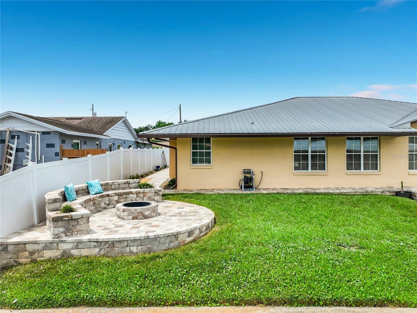 2404 LAUDERDALE COURT, Orlando, FL 32805 2404 LAUDERDALE COURT, Orlando, FL 32805