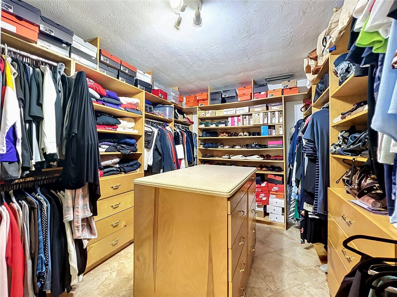 2404 LAUDERDALE COURT, Orlando, FL 32805 2404 LAUDERDALE COURT, Orlando, FL 32805