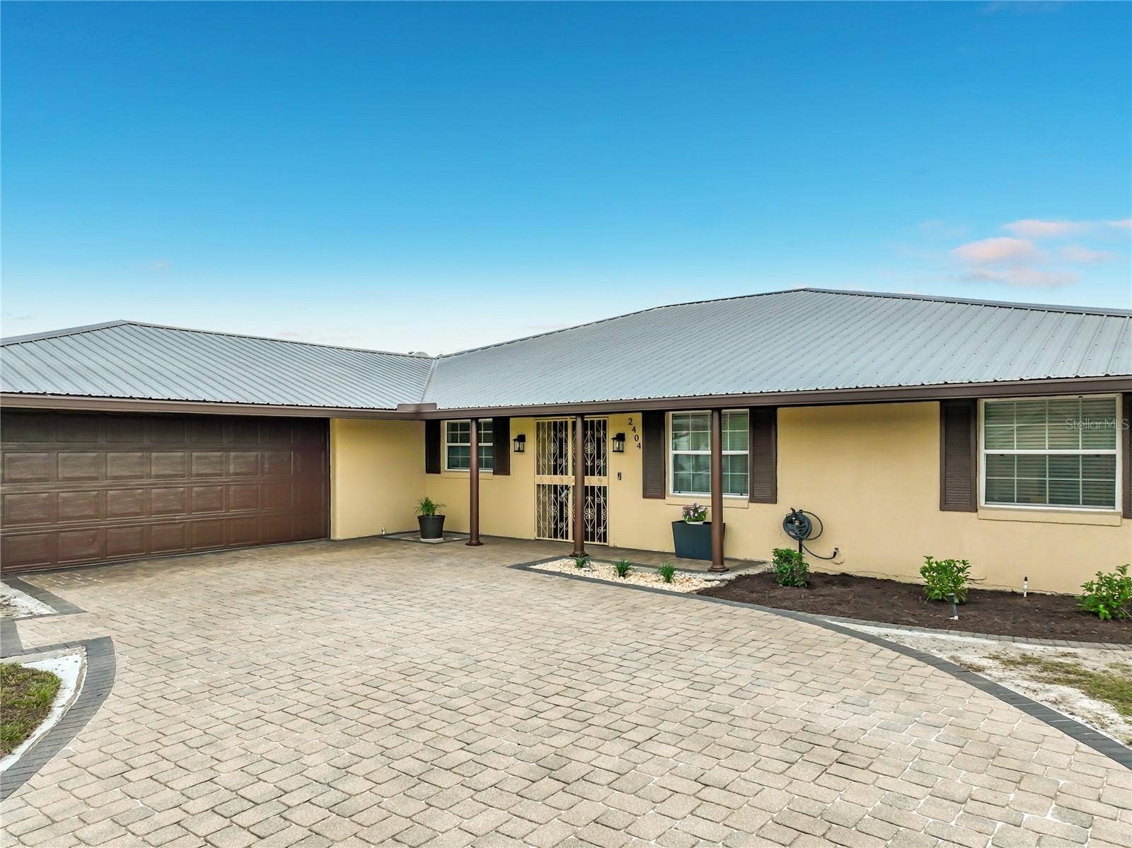2404 LAUDERDALE COURT, Orlando, FL 32805 2404 LAUDERDALE COURT, Orlando, FL 32805