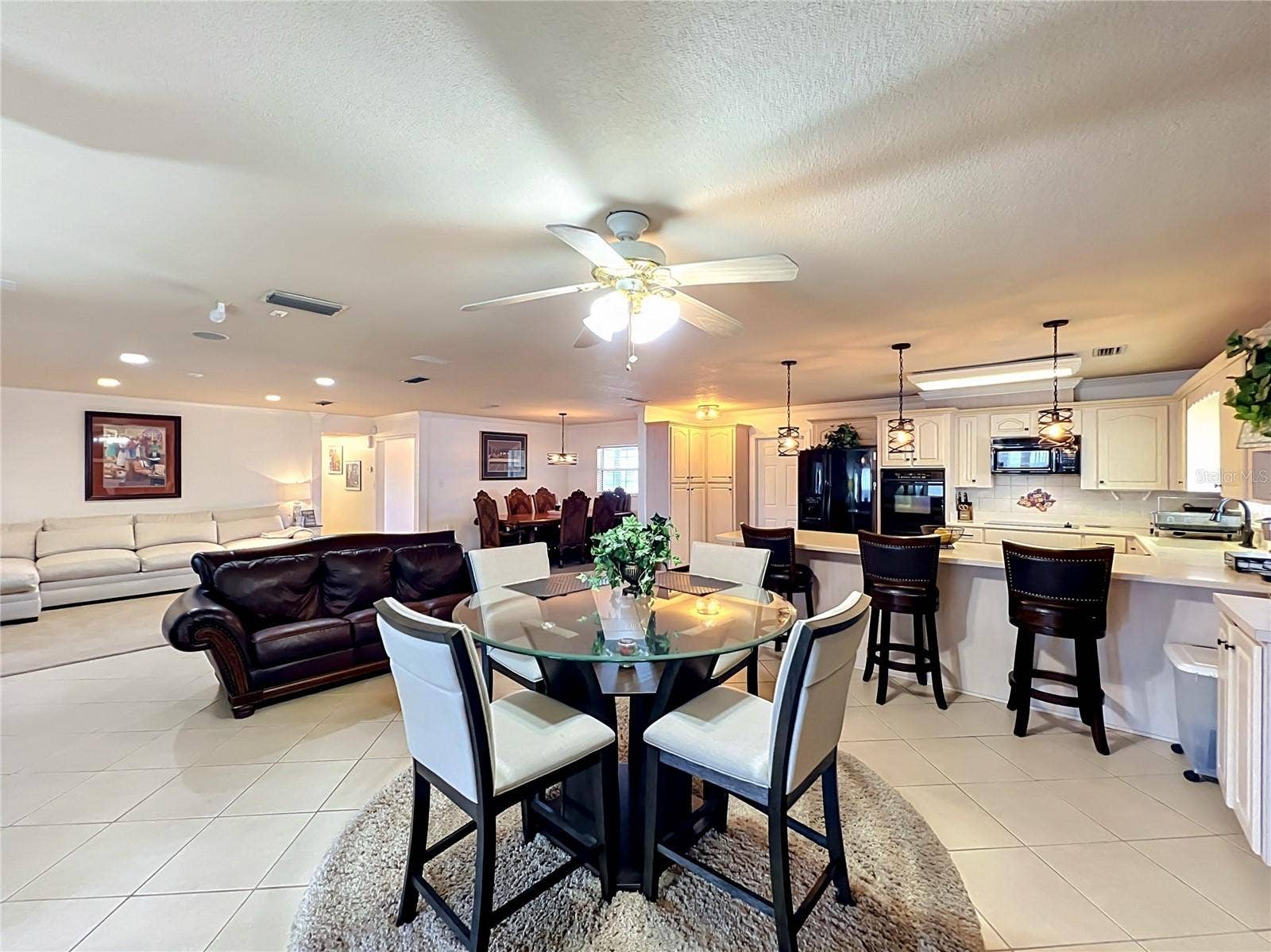 2404 LAUDERDALE COURT, Orlando, FL 32805 2404 LAUDERDALE COURT, Orlando, FL 32805