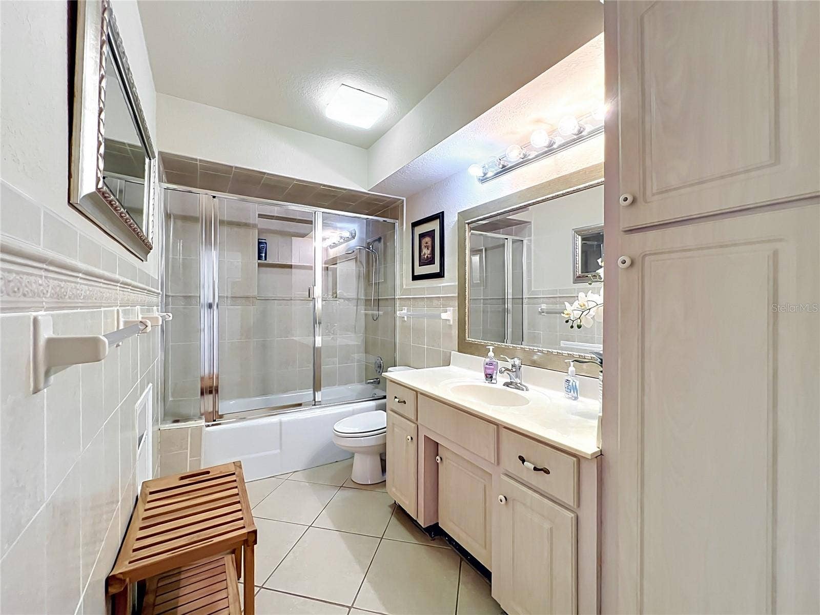 2404 LAUDERDALE COURT, Orlando, FL 32805 2404 LAUDERDALE COURT, Orlando, FL 32805