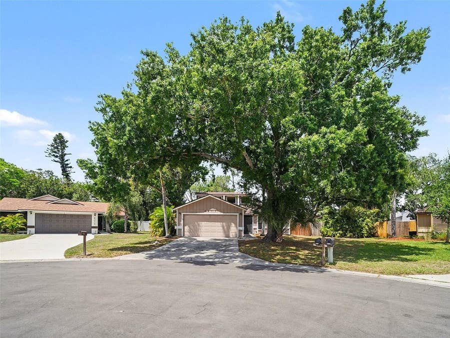 Property photo for 8211 COUNTRY OAKS COURT, Sarasota, FL