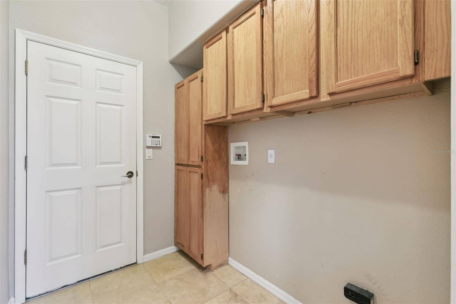 237 STRATHMORE CIRCLE, Kissimmee, FL 34744 Designated laundry room with storage.
