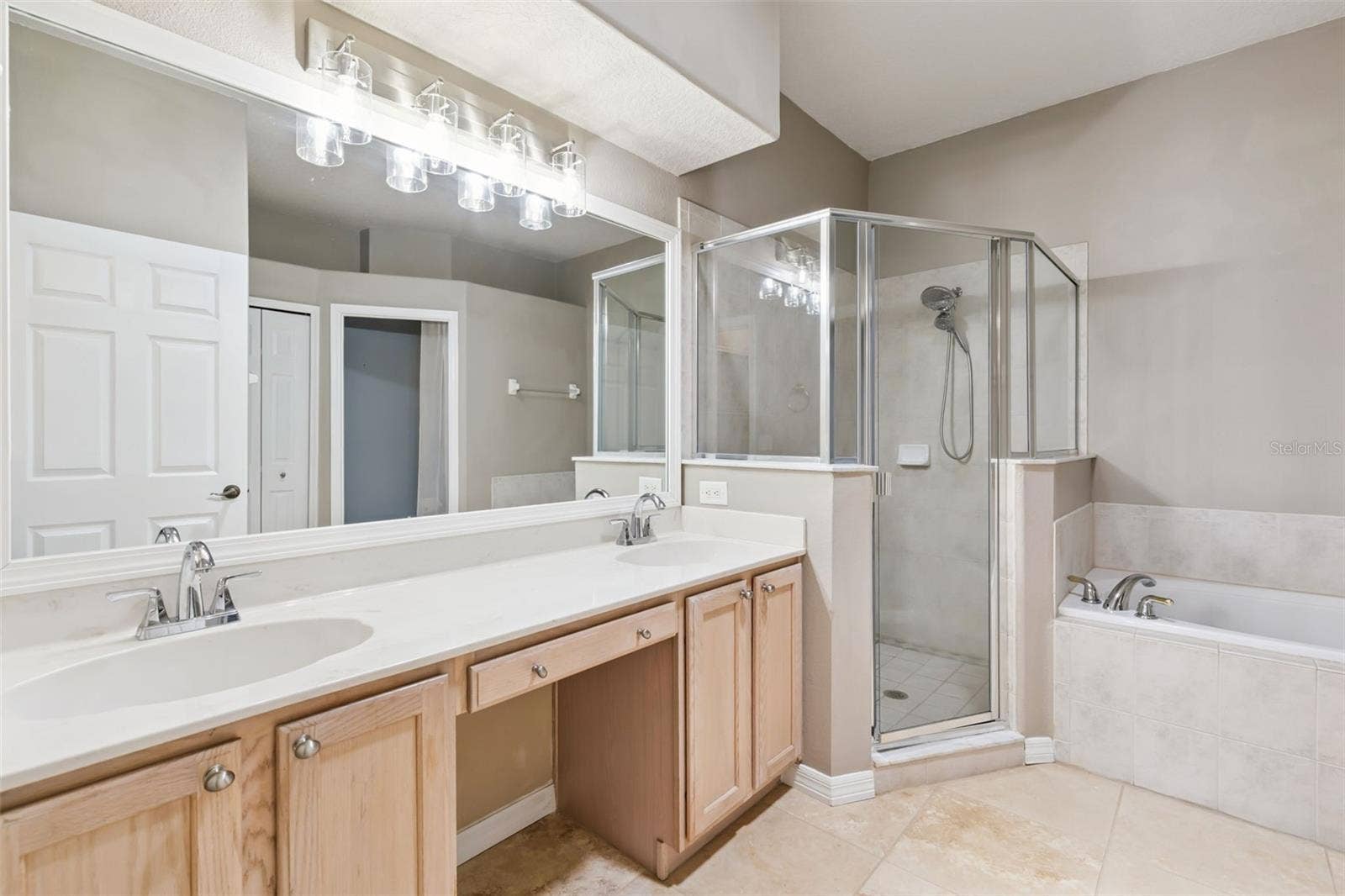 237 STRATHMORE CIRCLE, Kissimmee, FL 34744 Double vanity, walk-in shower.