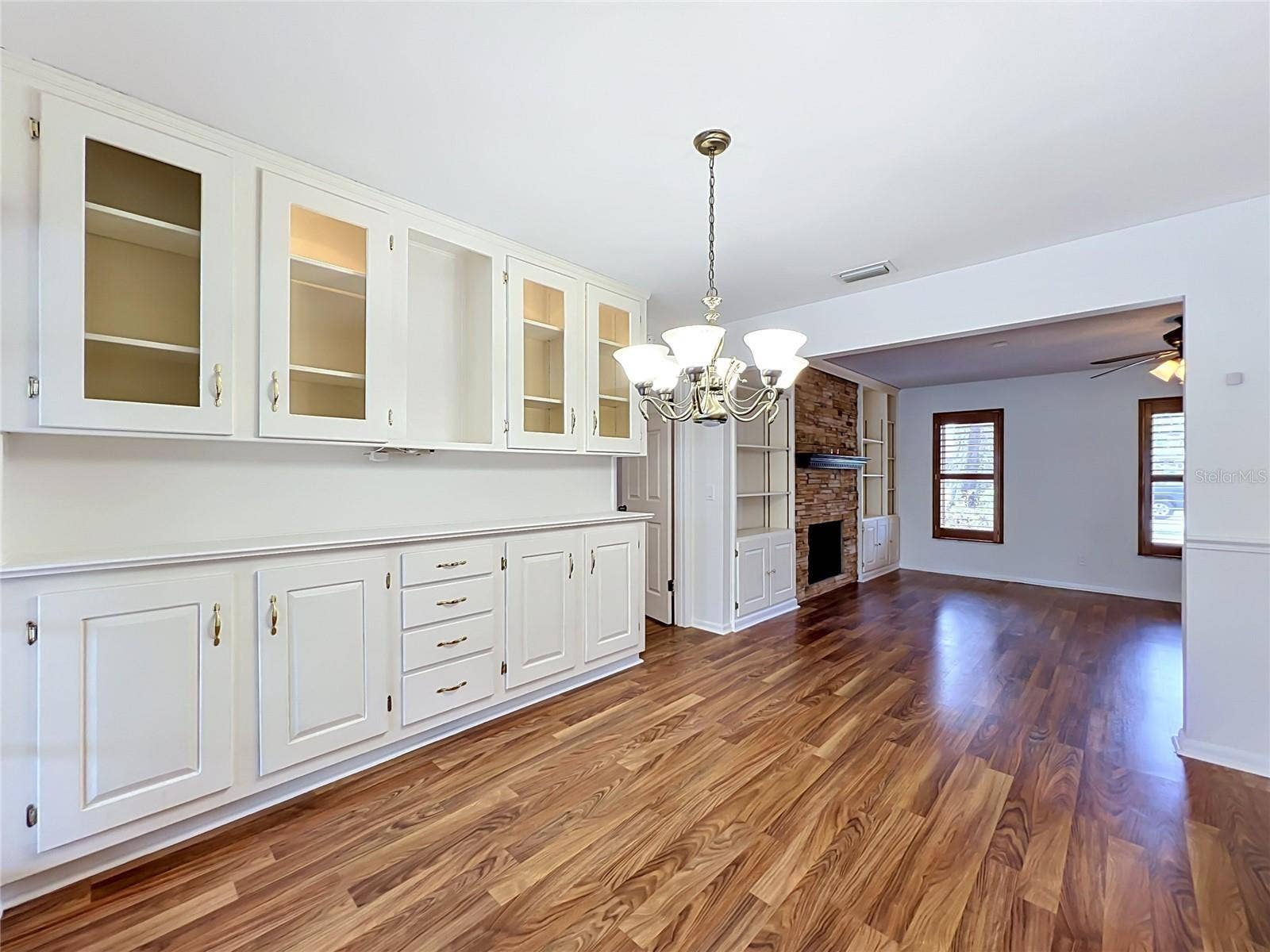 105 CEDAR OAK TRAIL, Longwood, FL 32750 Custom handcrafted cabinets in dining area