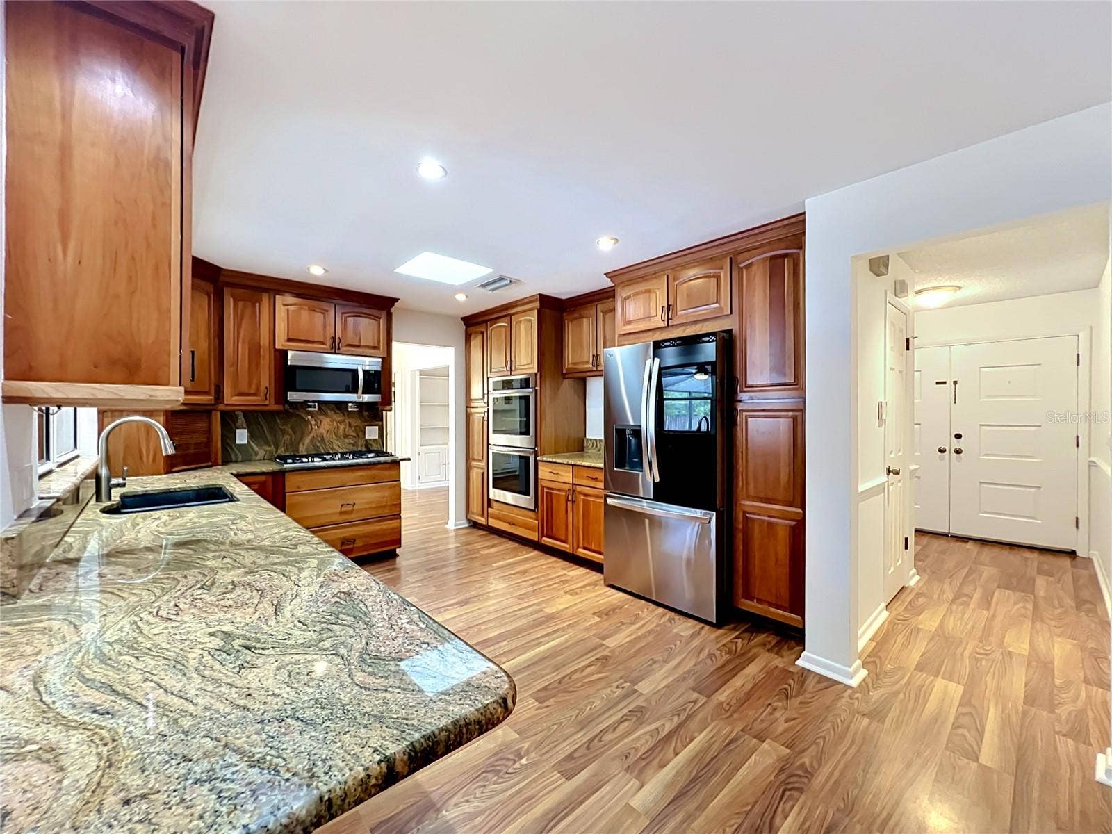 105 CEDAR OAK TRAIL, Longwood, FL 32750 Chef's dream of a spacious kitchen.. here it is!!